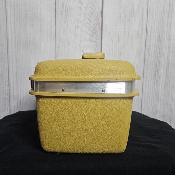 VTG Yellow Samsonite Train Case, Carry-On Cosmetic Luggage Tote - Picture 6 of 10